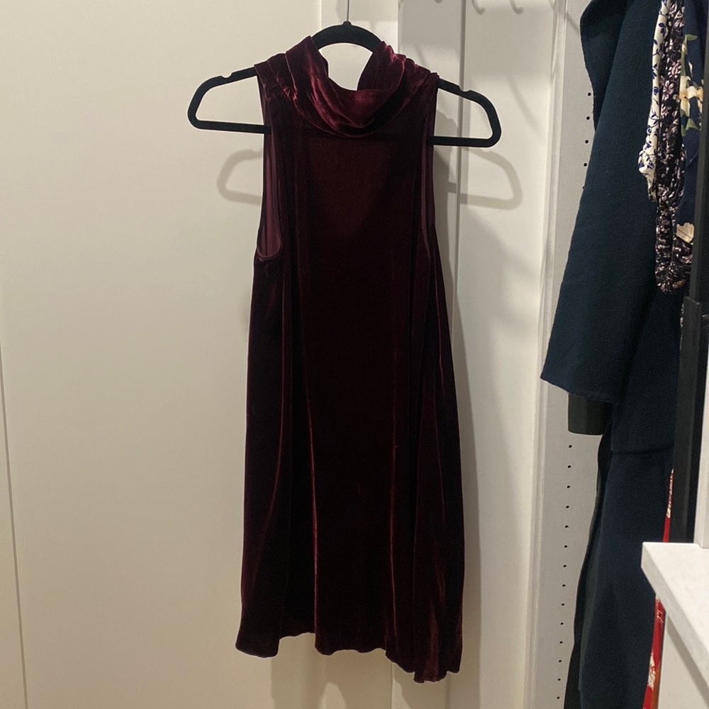 Aritzia - Wilfred silk blend velvet mini dress, cowl neck halter XXS
